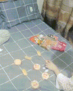 “姑娘穿裙子的时千万不要站在强光下,旁边的大爷都看傻了”哈哈