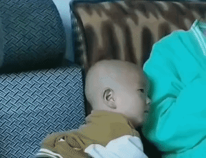 “姑娘穿裙子的时千万不要站在强光下,旁边的大爷都看傻了”哈哈