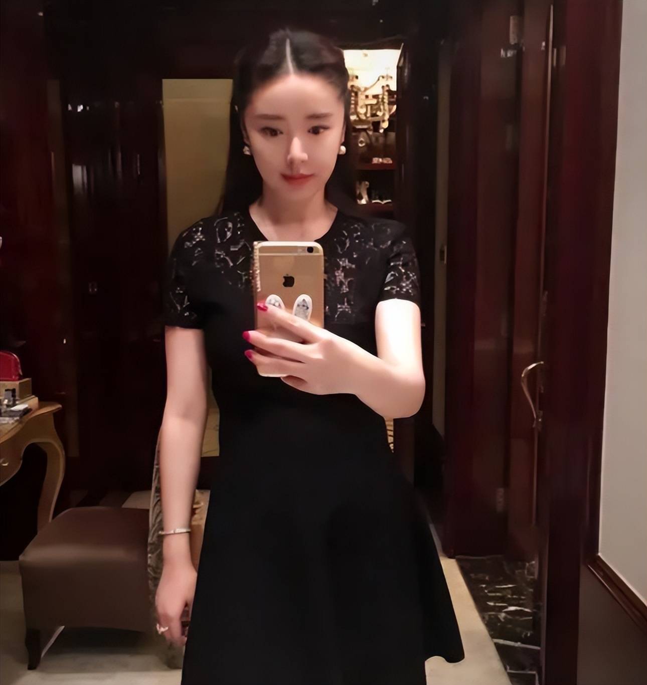 火后与富豪卷款61亿逃亡国外如今的她过得如何