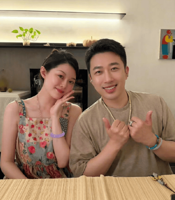 晚晚丈夫名下关联10家企业 夫妇携手共管1家公司
