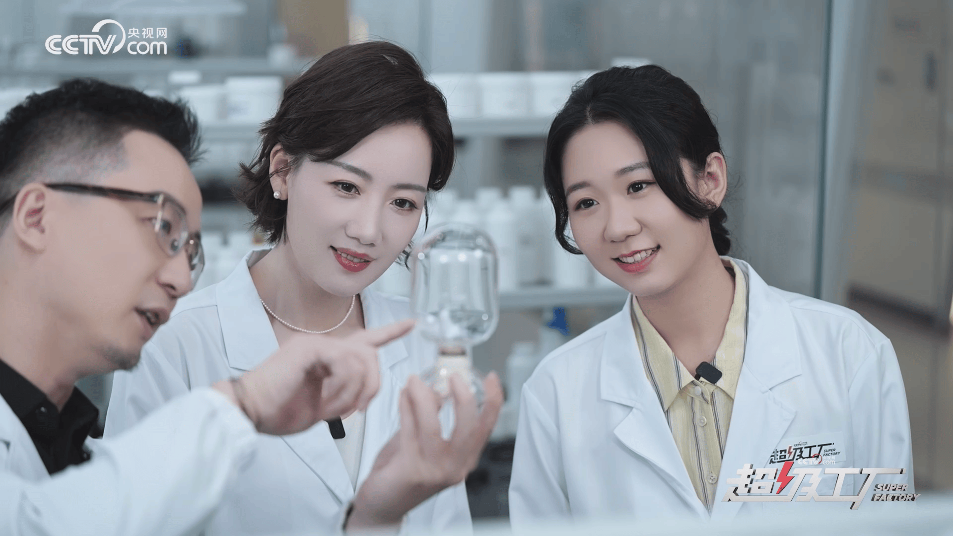 央视网《超级工厂》走进樊文花 解码美业智造的硬核答案(图2)