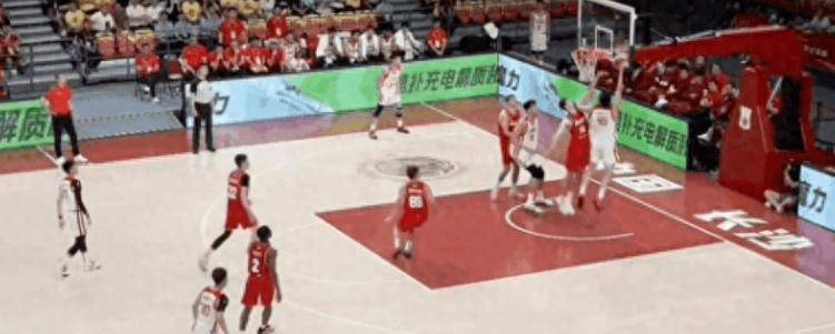 王俊杰爆发砍18+14廖三宁15分 中国男篮险胜塞尔维亚FMP
