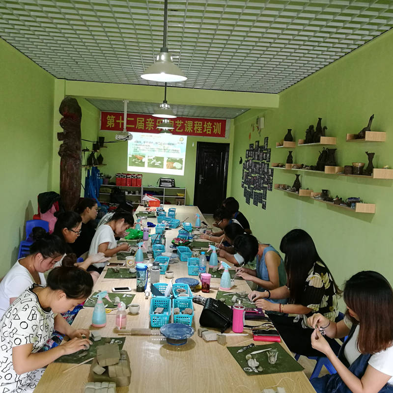 上海亲乐陶艺：20年专业陶艺培训，景德镇基地赋能美育教学