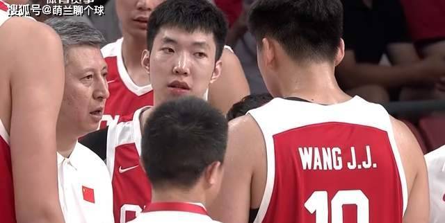 郭士强好样的！2场热身赛刚打完，男篮官宣5人离队，胡明轩没想到