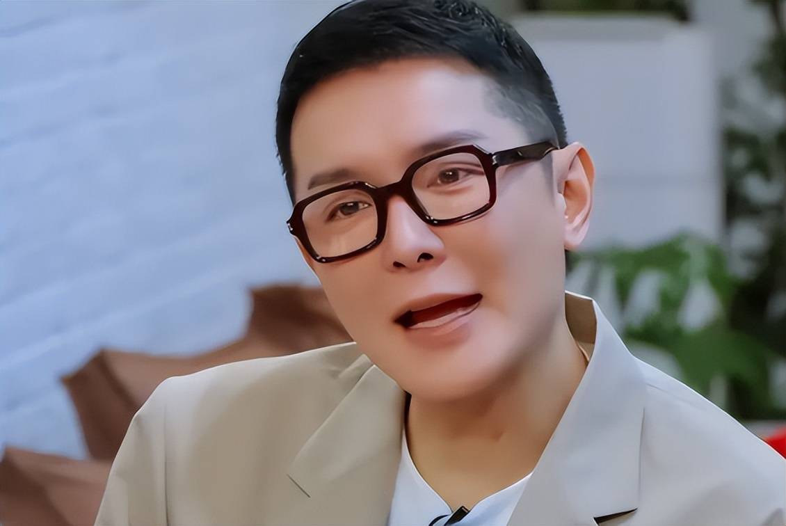 原创            《桃花坞6》分房名场面，刘冲抢走单间，方媛面露失落，满桌皆是人情世故