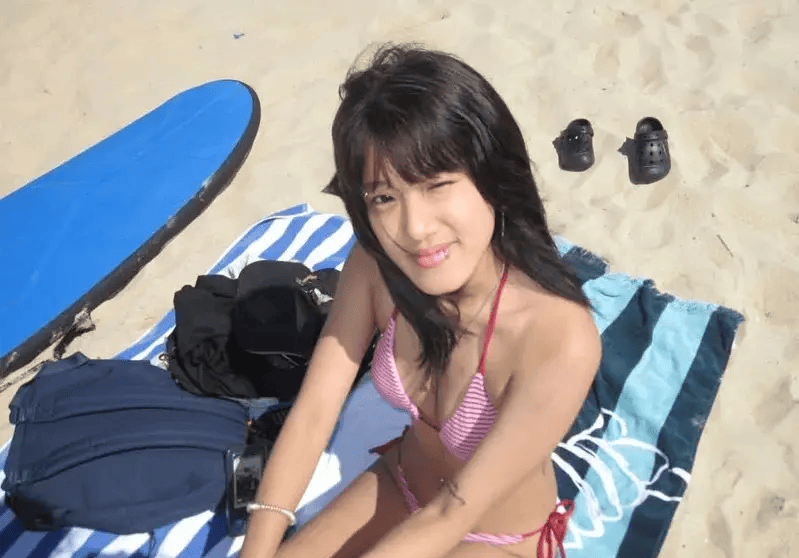 贾静雯谈女儿梧桐妹比基尼照:开放态度引热议