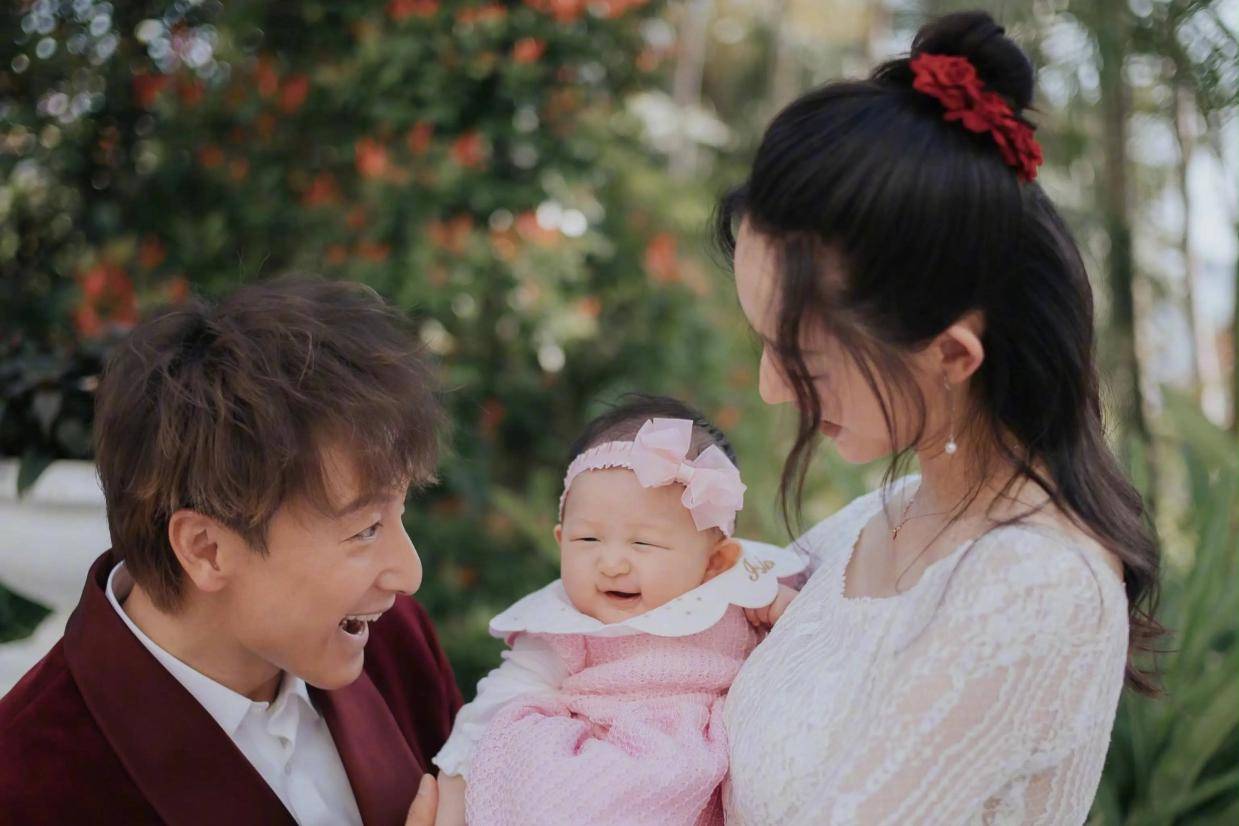 方力申叶萱将补办婚礼 晒婚纱照尽显甜蜜恩爱
