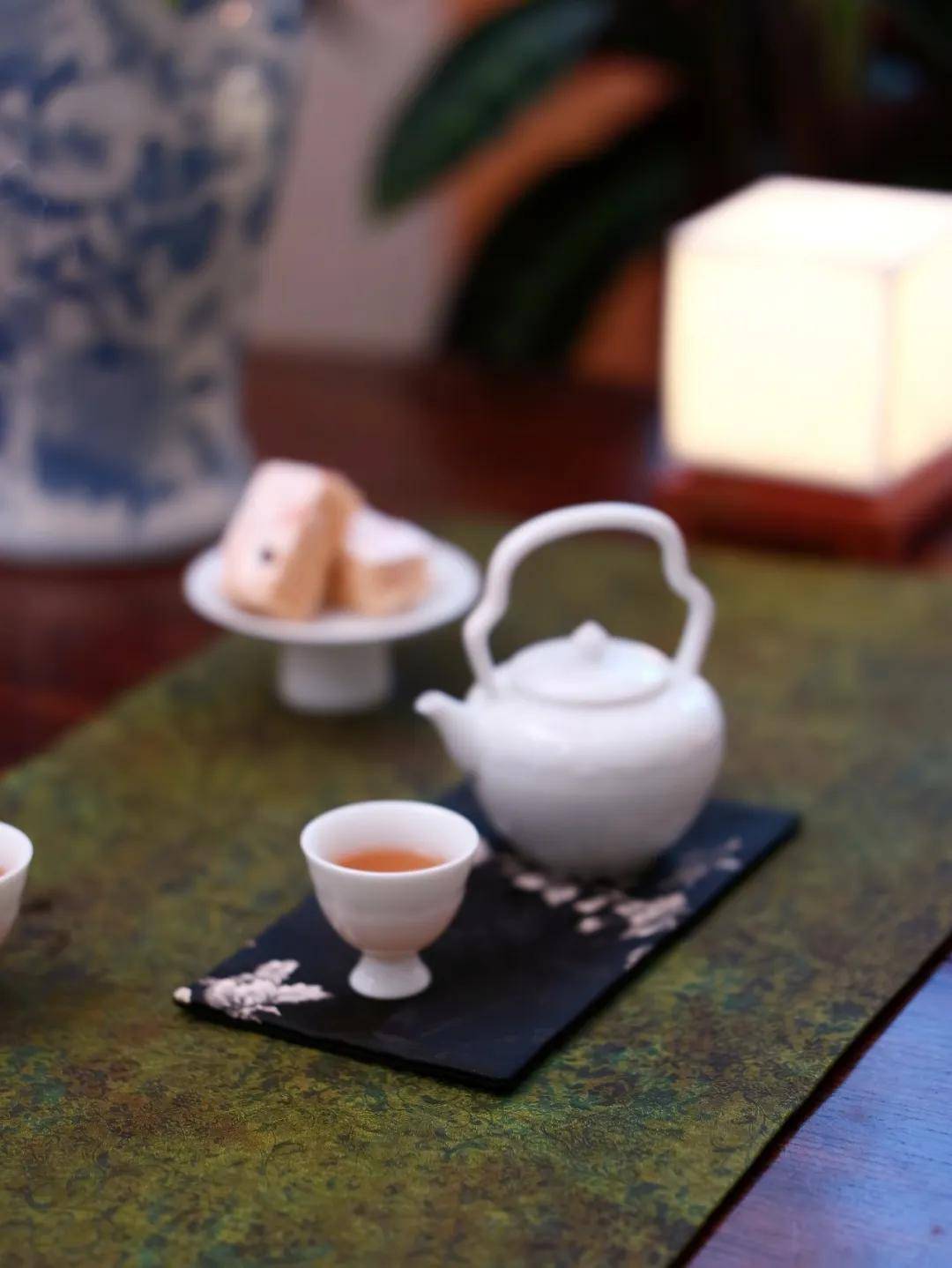 宋韵今承意叁陶瓷标签之影青釉荷花茶具里的风雅与匠心