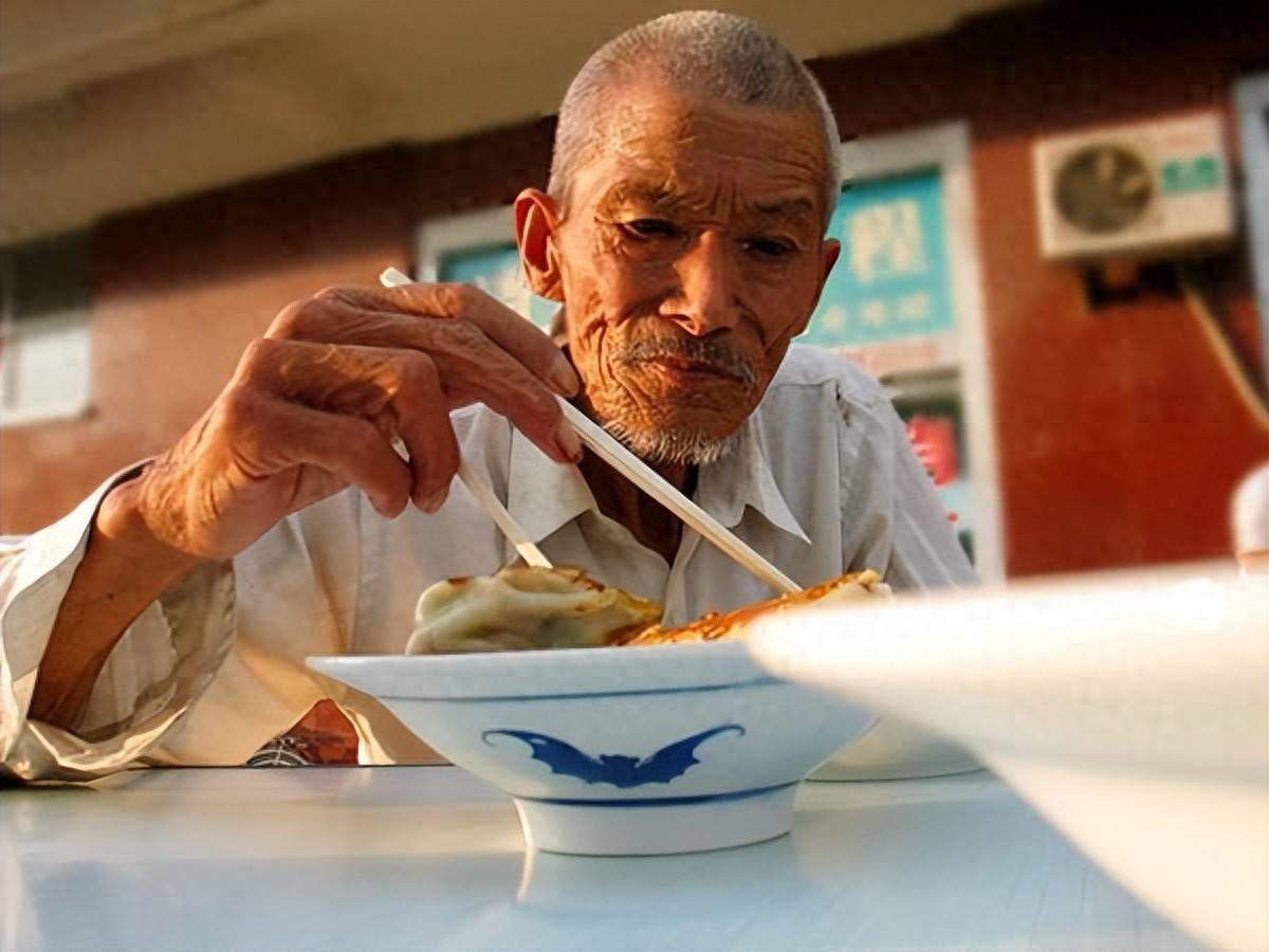 原创            马上停止食用3种早餐，不想被淋巴瘤盯上，提醒家人: 再好吃也忍住