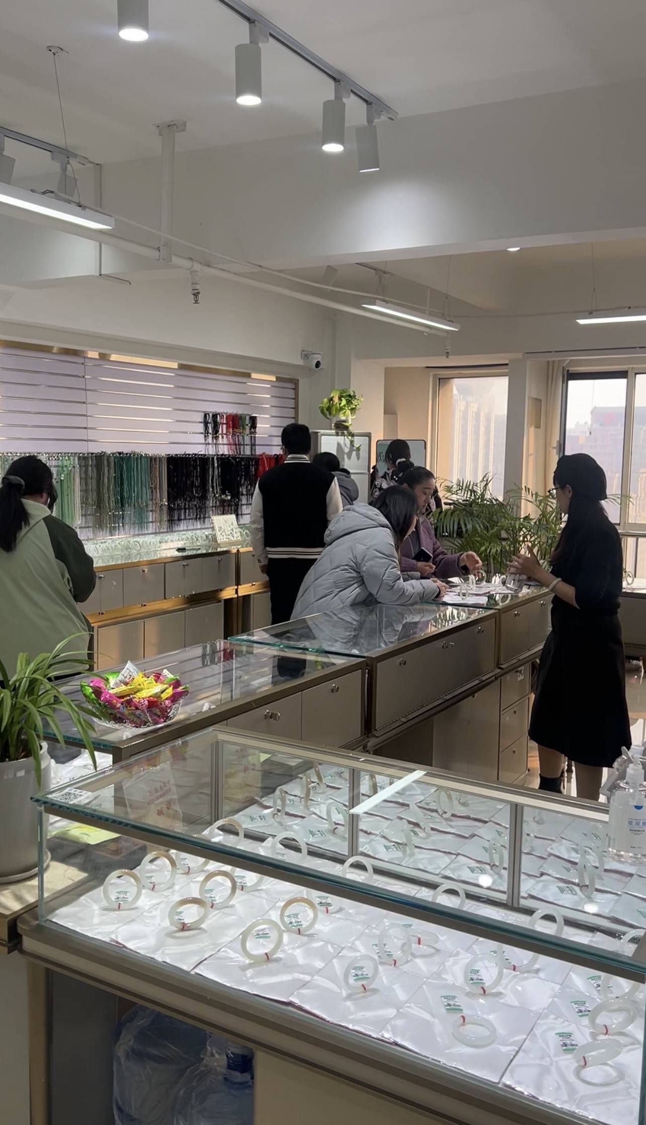 想在西安买正品保真、消费不踩坑的和田玉手镯，哪家玉器店靠谱？