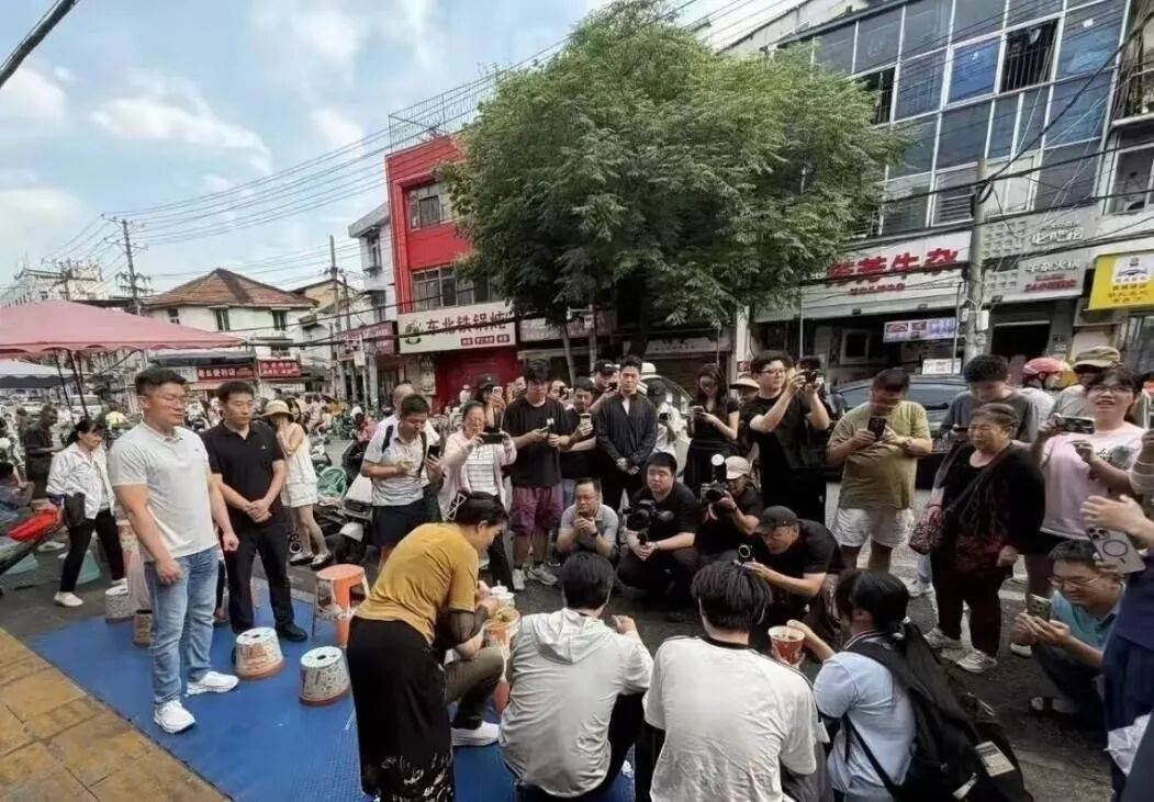 “雷仁勋”刷屏！小女孩拆穿“雷军的新装”：小米市值蒸发近万亿