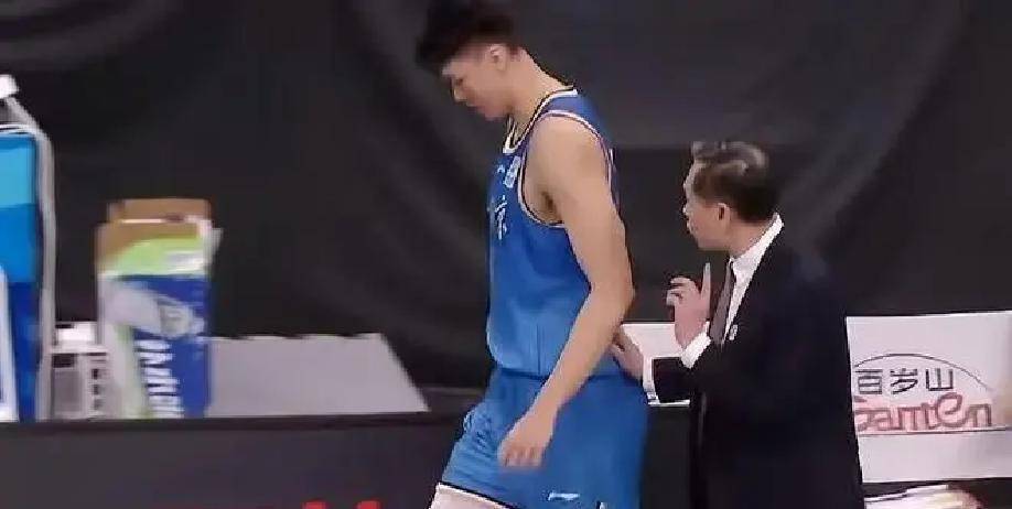 CBA大鱼遭疯抢！强力中锋或加盟广东，杜锋这下偷着乐？
