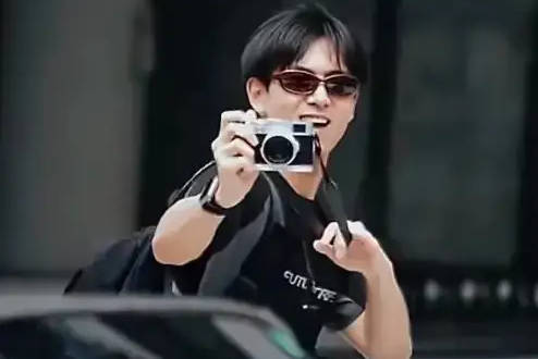 李现亚特兰大世界杯开球 粉丝偶遇扫街尽显高精力