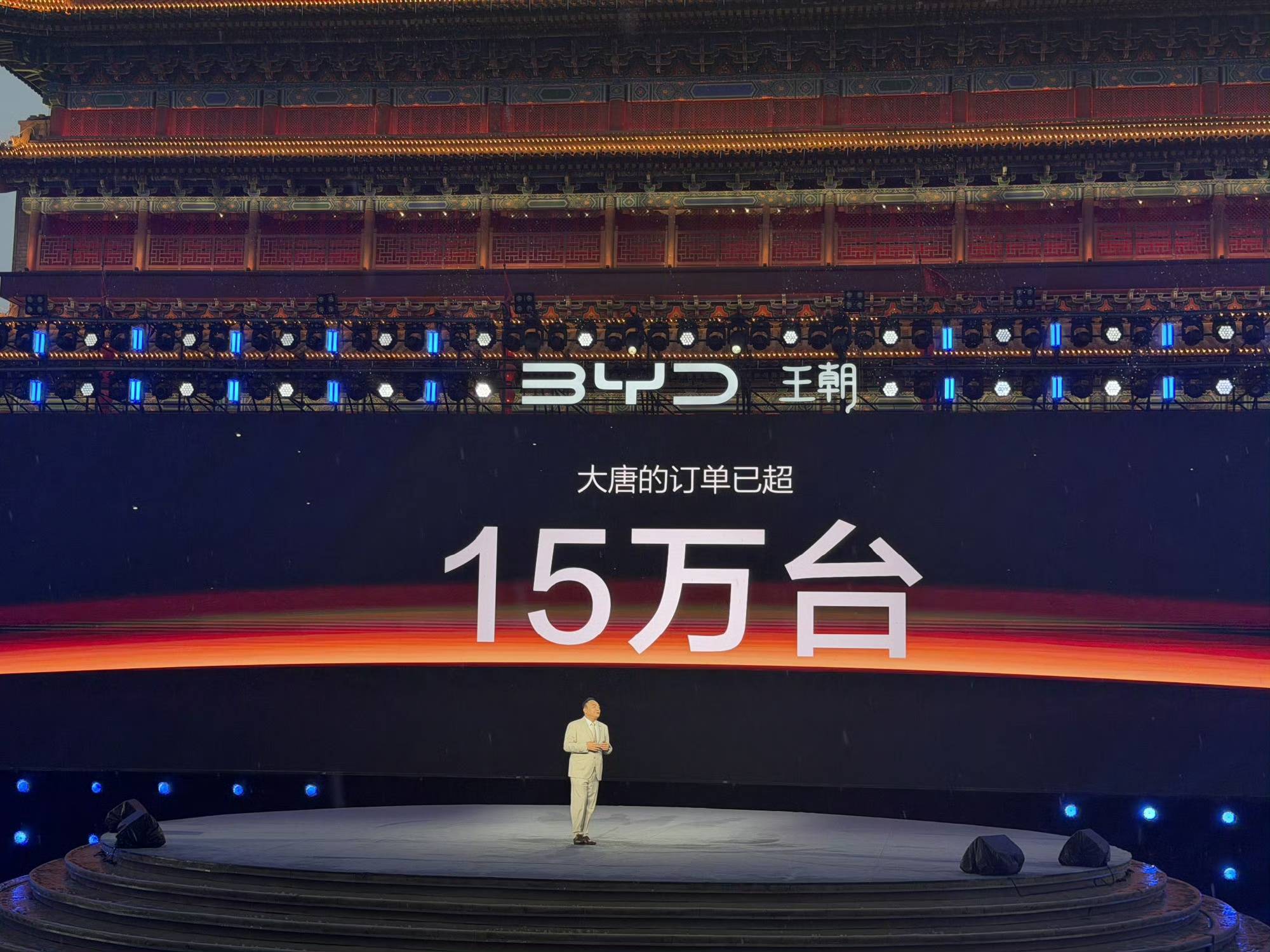 比亚迪扔出一张“王炸”:23.99万起的大唐EV,让全尺寸SUV不再高不可攀