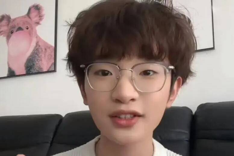 13岁走红，拒绝百万签约，如今19岁的网红钟美美怎样了？