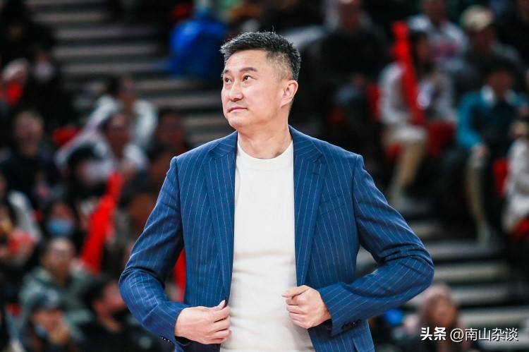 杜锋仍未续约广东男篮，媒体人支招广东选择外教 杜锋当助教就够了