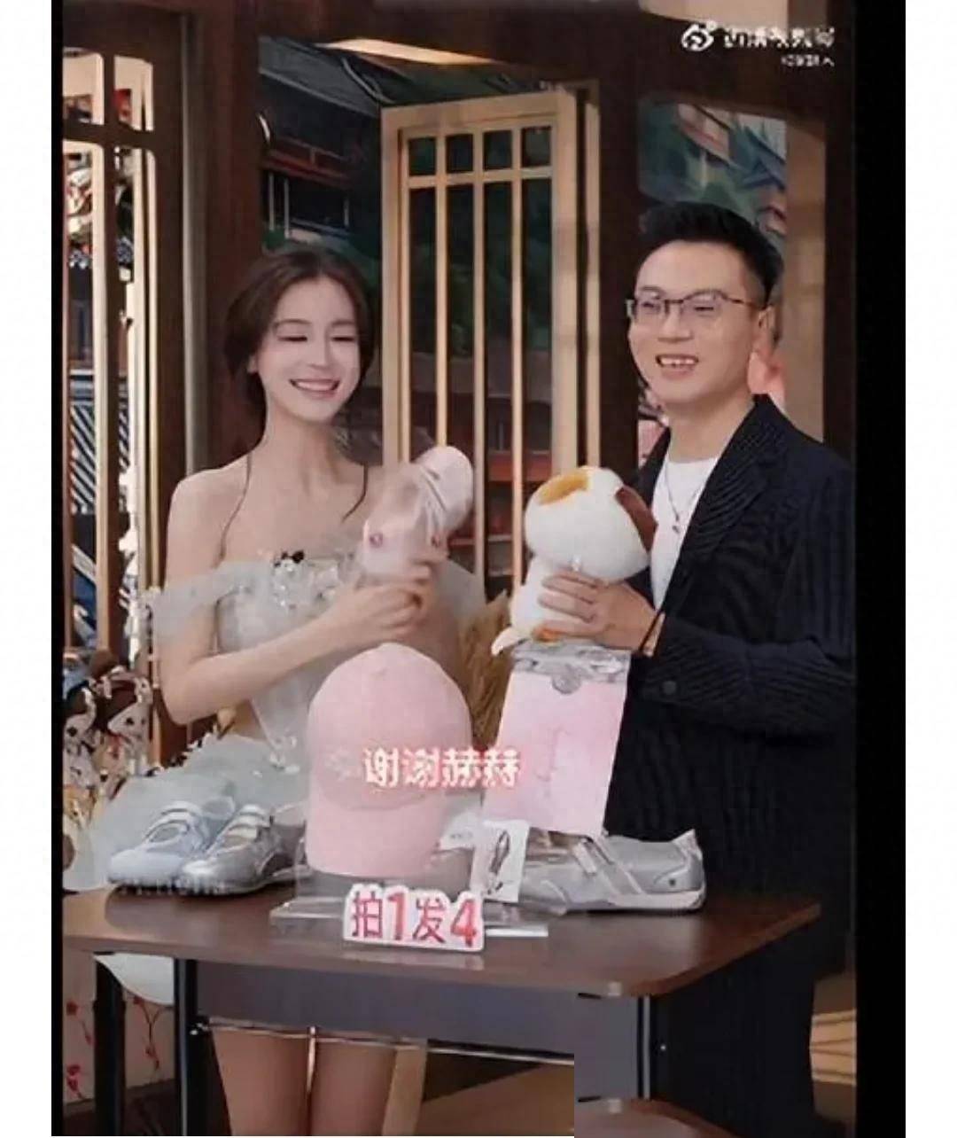 原创            与黄晓明离婚后，杨颖背后的男人，不是郑恺李晨，而是有妻女的他