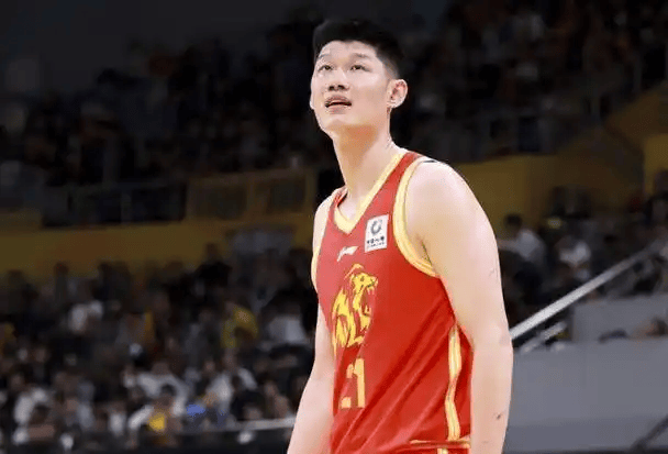 广厦拆队，胡金秋被交易？已卖1人，下家3选1，孙铭徽或也离队