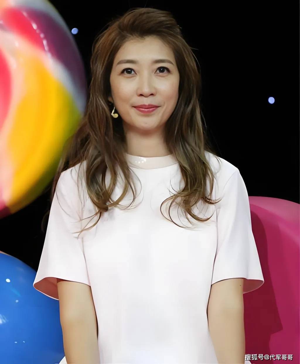 原创            53岁黄嘉千近况曝光！与夏克立离婚已经2年，如今与16岁女儿相依为命