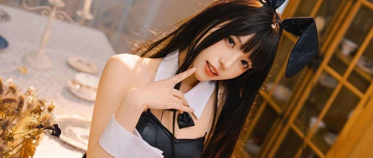 黑丝兔女郎写真：甜香呼吸下的纯欲暴击