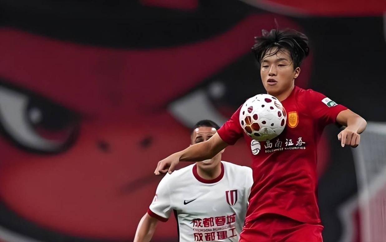重庆铜梁龙久违后腰强援复出！本轮替补登场，曾入选邵佳一国足
