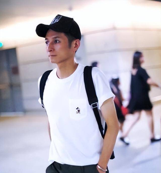 原创            7月22日：早就实现财富自由名利双收，坚持不恋爱不结婚，竟被网友叫做精神病主持人