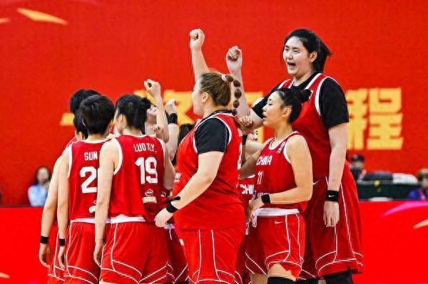 中国女篮赛程！热身赛12人名单，张子宇刘禹彤撑内线， 2主力留洋回归