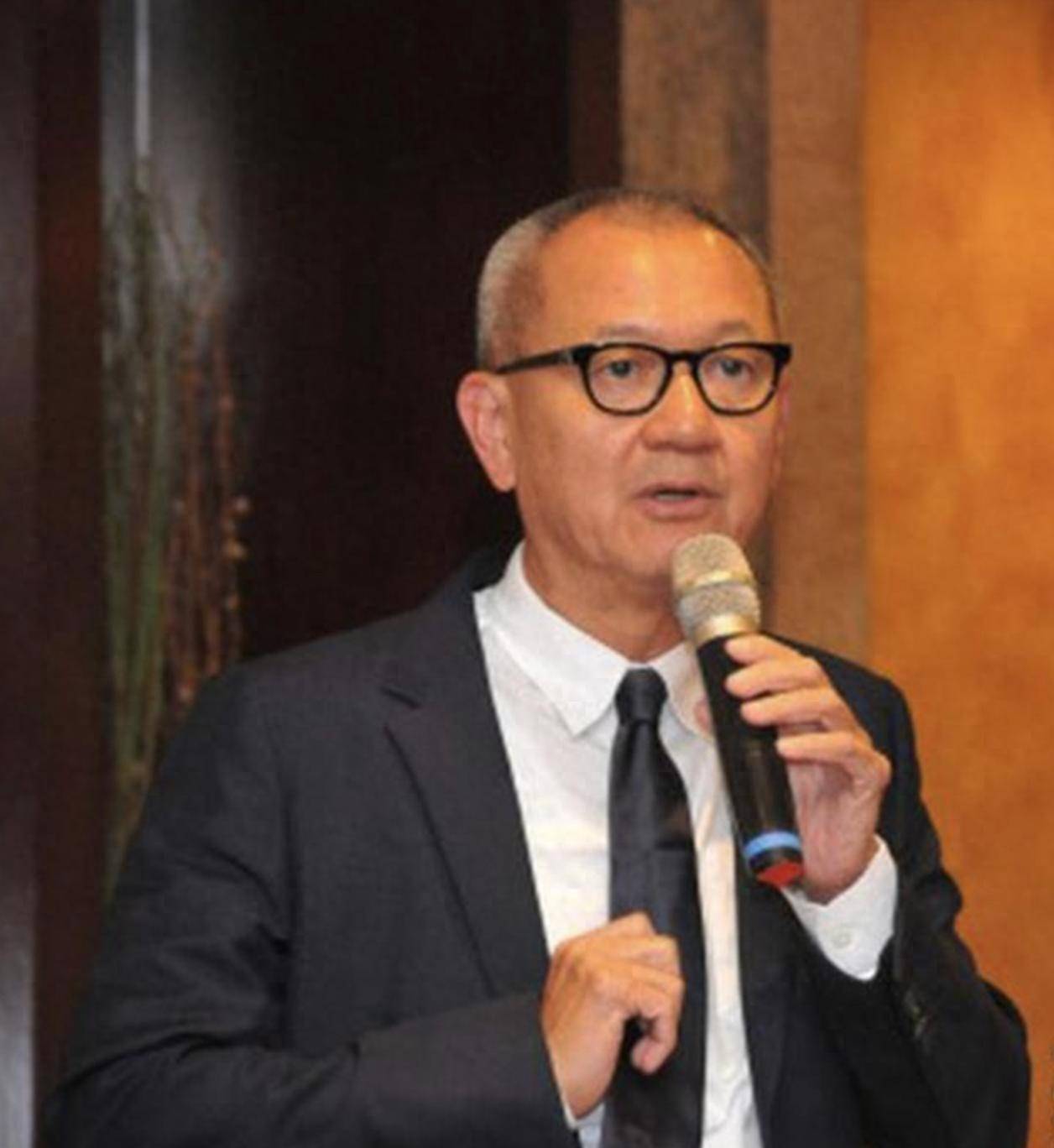 原创            关之琳69岁前夫被曝再婚，妻子是内地人，夫妻相差逾30岁生了俩女