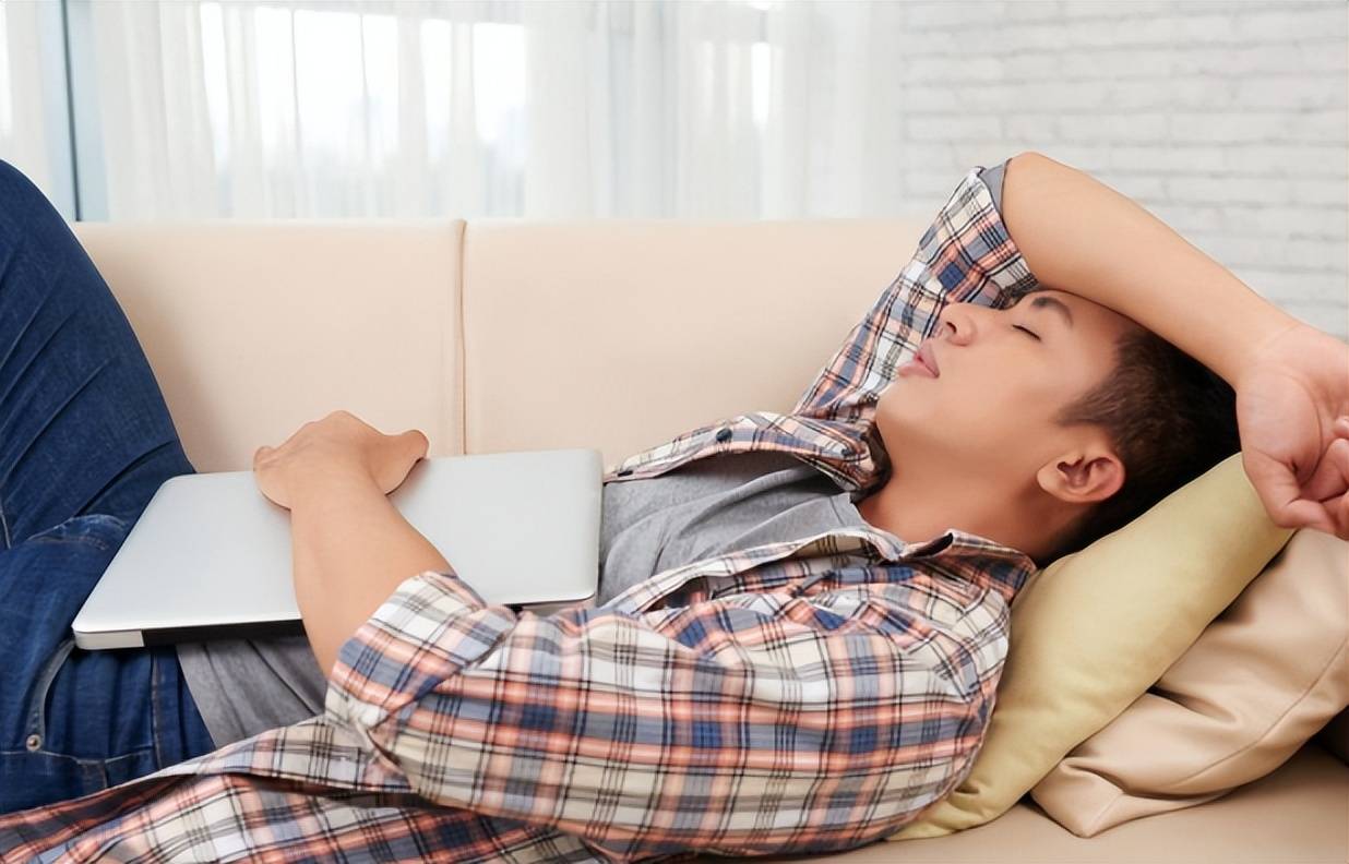 原创            医生研究发现：老年痴呆患者若每天睡午觉，不出半年，或有4变化