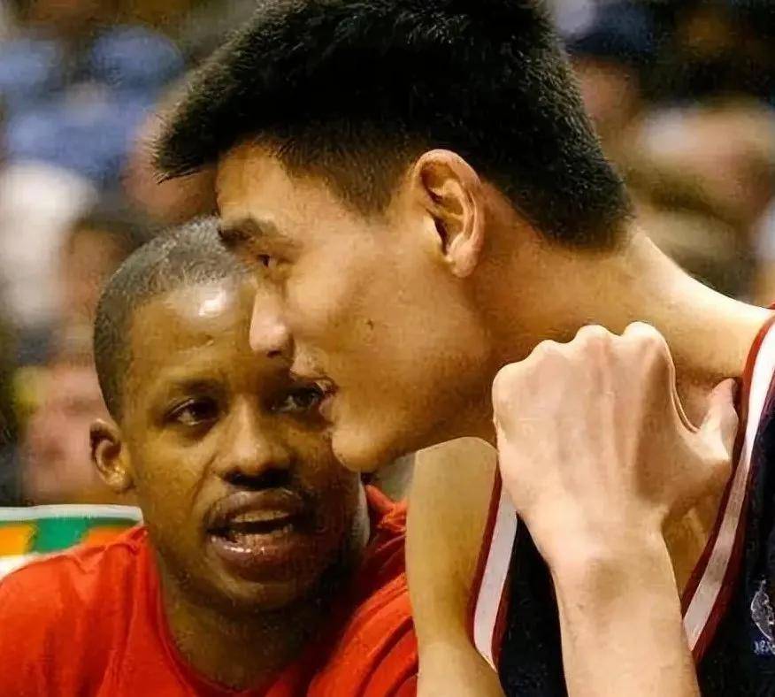为什么姚明在公共场合和谁都很拘谨，唯独和弗朗西斯是个例外？
