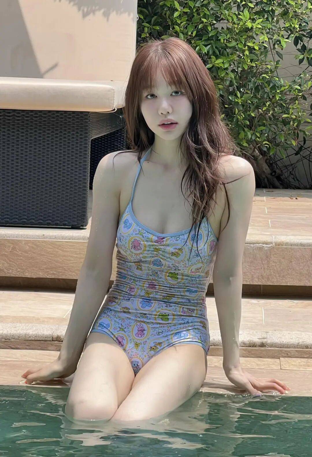 徐梦洁夏日甜妹泳池写真