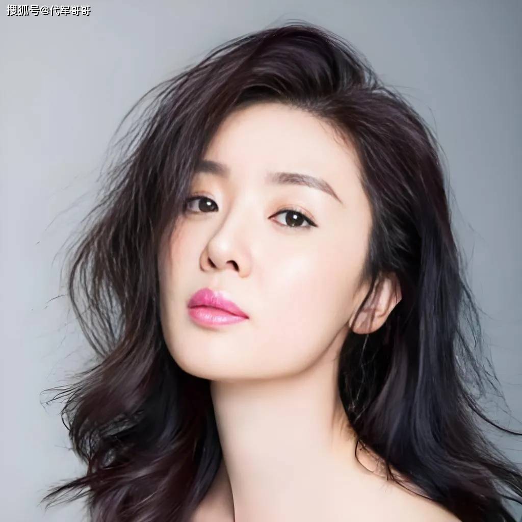 原创            44岁美女演员贾雨萌近况曝光！出道24年零绯闻，如今婚恋成谜让人唏嘘