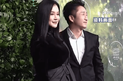 45岁邹市明“听老婆言”再战拳击赛场！冉莹颖笑称输了就换老公