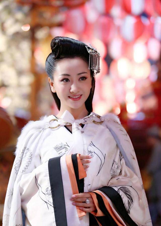 此女太牛，在契丹地位崇高，16岁被封皇后，手段铁血_萧绰_辽国_景宗