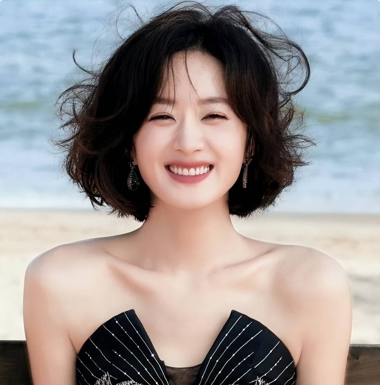励志女王赵丽颖：农村出身一路奋斗至今，有光辉也有争议_冯小刚_演艺_电影