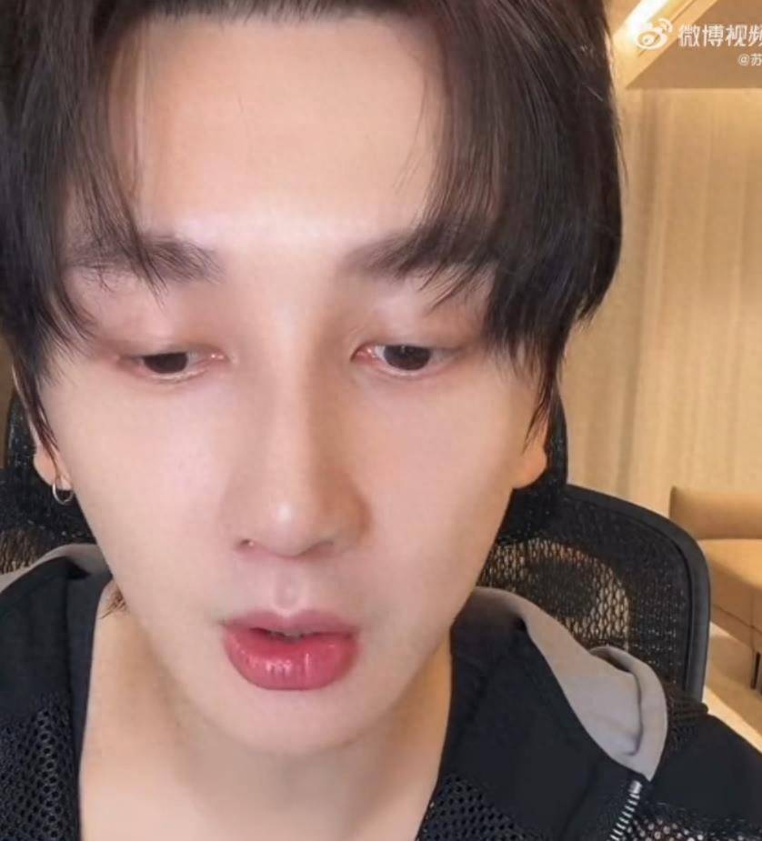 原创            娜扎前经纪人李登科曝带朋友找张凌赫合照被拒，提醒粉丝别被黄牛骗