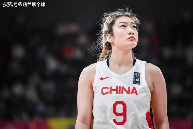 李梦晒视频配文引热议！无缘国家队后，她的新联赛薪水比WNBA还高