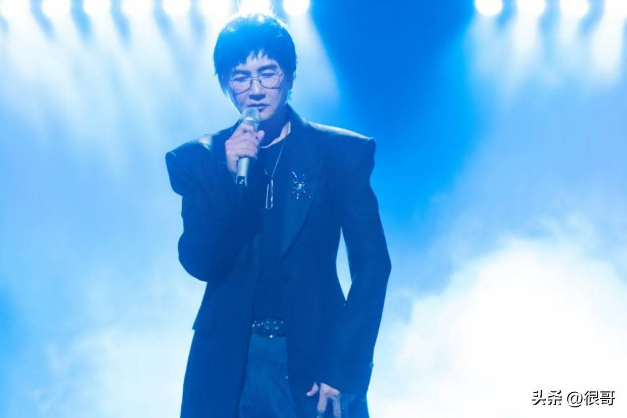 孙楠披哥初舞台全开麦炸场，上演降维打击，826票却引发巨大争议 (图2)