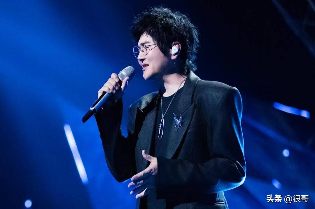 孙楠披哥初舞台全开麦炸场，上演降维打击，826票却引发巨大争议 (图3)