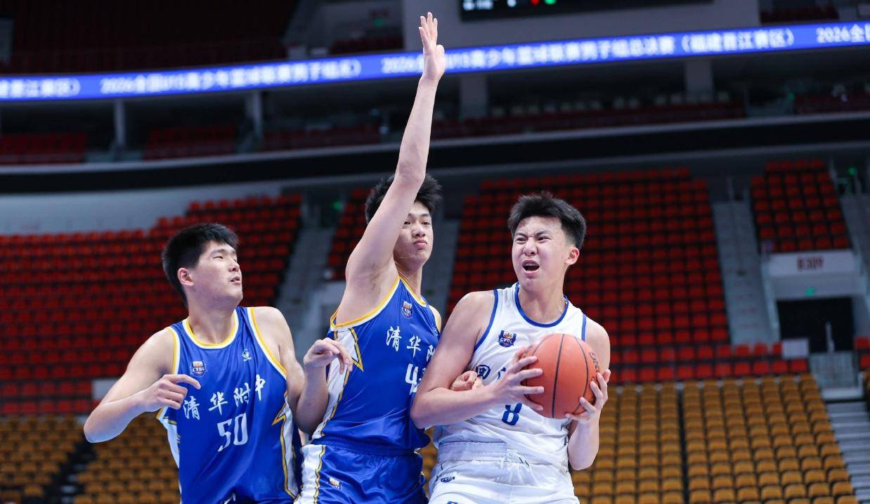 轰27+16！中国男篮15岁2米05新星崛起：曾夺得分王+篮板王