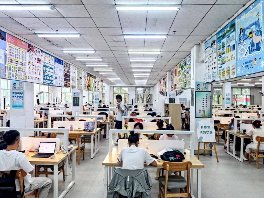 黑龙江少儿社2026国际书籍装帧艺术展精品亮相哈尔滨市图书馆