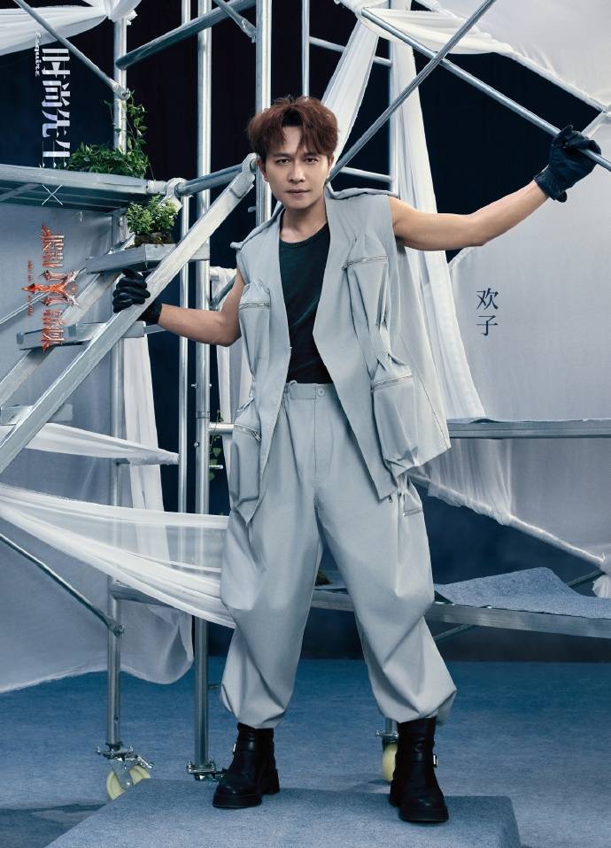 入行二十九年的老牌歌手“摆烂式”演出引热议，“欢子摆烂”登上热搜封面图