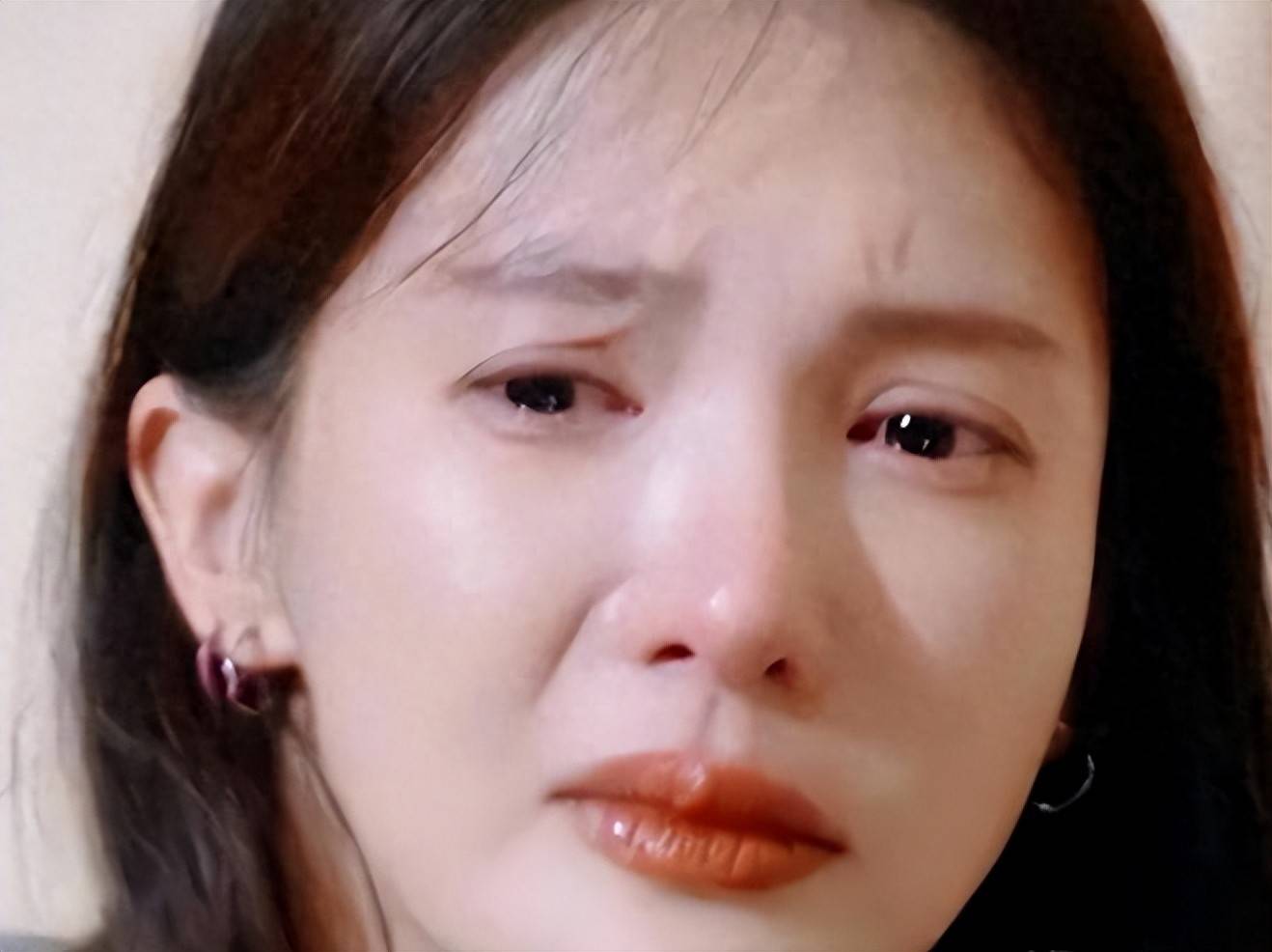 原创            李登科自曝金晨赴美退圈真相，荒唐一幕上演，回国首秀摊牌了