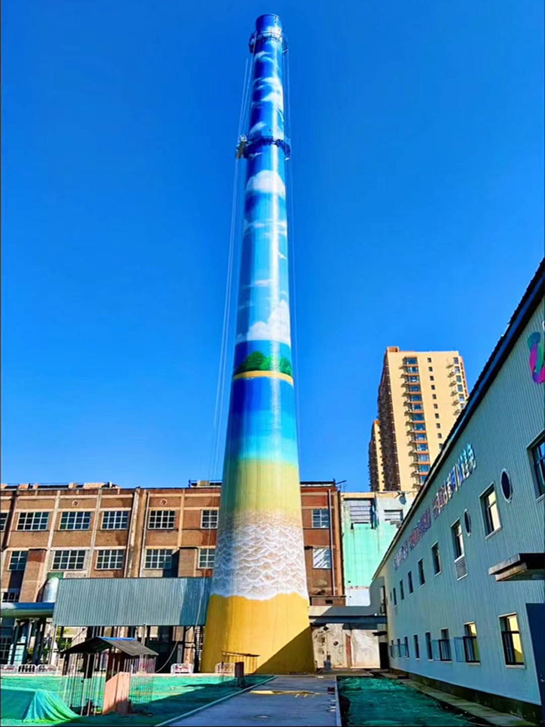 100米烟囱绘画工程宏顺建设