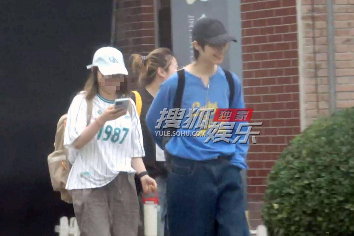 李宇春练舞后笑意盈盈 自驾离开尽显随性风采