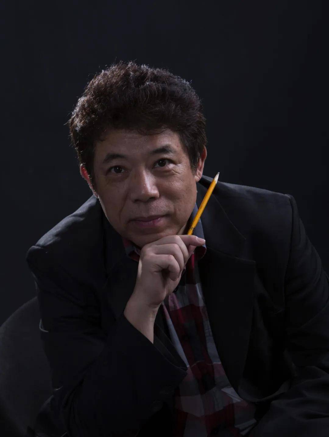 墨韵生万象：画家邱汉桥山水画中的墨法创新与精神表达