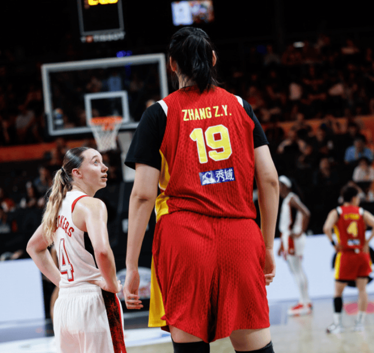 首秀惨败美国女篮33分！中国女篮实力下降明显，可以理解