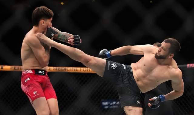 “散打沙皇”穆斯里穆再战UFC，最终败北！