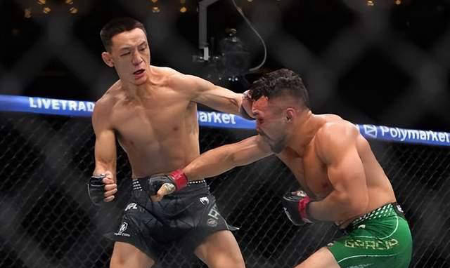 茸主再战UFC,成功夺得四连胜!