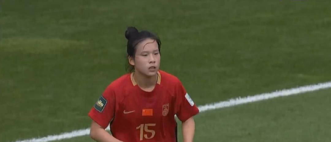 黄嘉欣进球难救主，中国U20女足以1-3不敌西班牙，首战小组赛失利